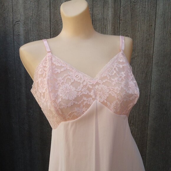 NOS Vintage Vanity Fair Pink Lace Nylon Full Slip sz 38 oldstock NWT SILKY